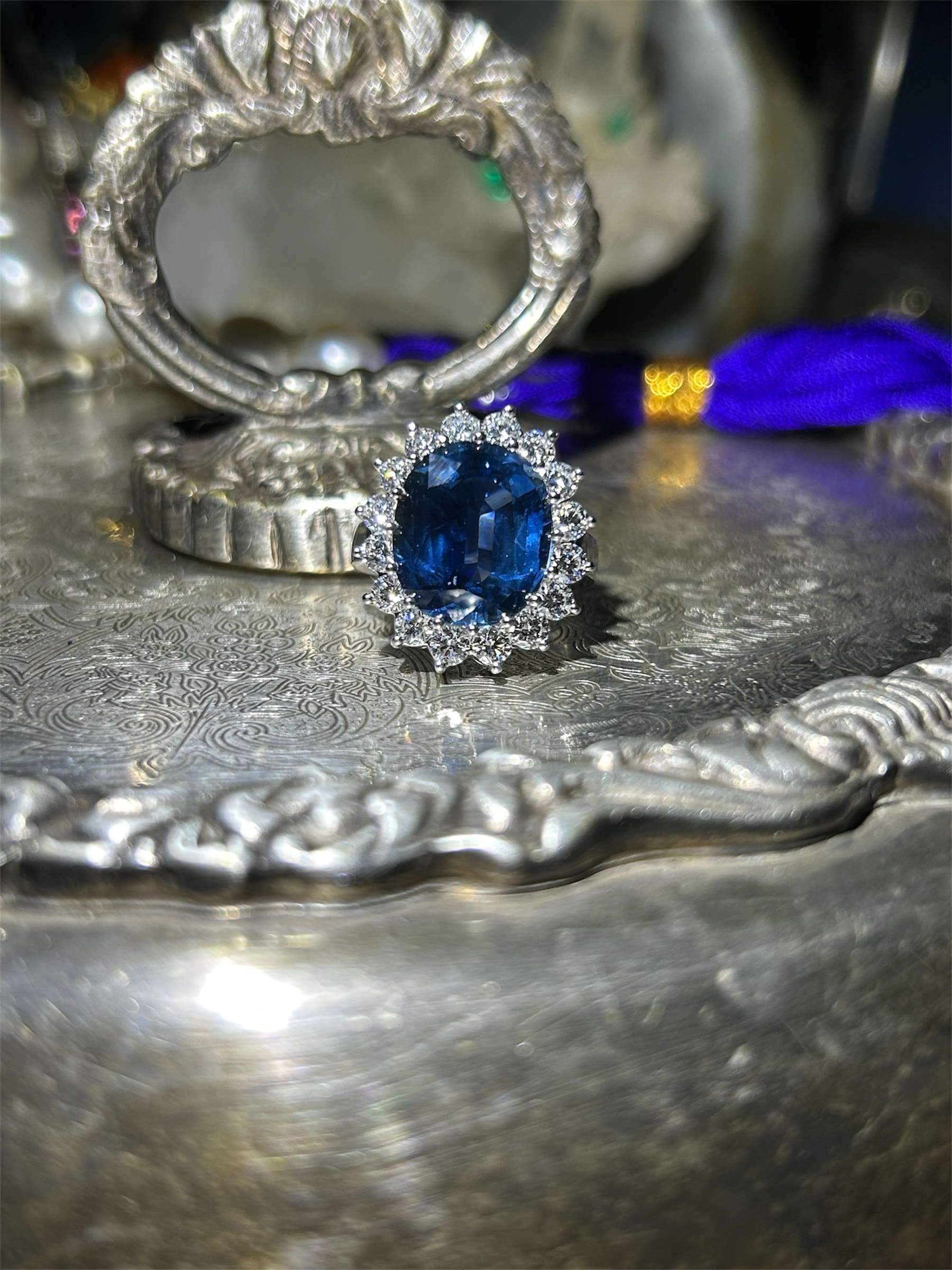 Sapphire flower ring with diamonds